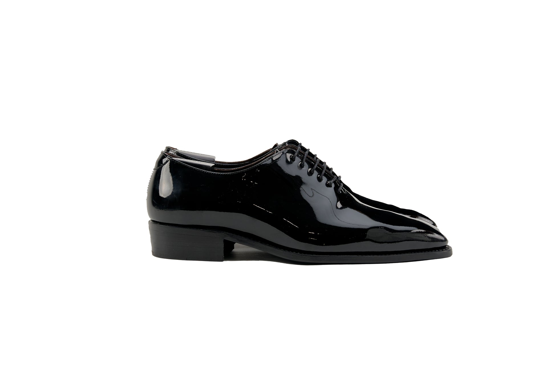 PATENT LEATHER ECHELON LACE UP